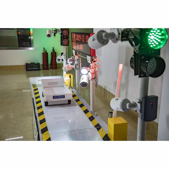 Беспилотная автоматическая система взвешивания грузовиков со светофорами и камерами